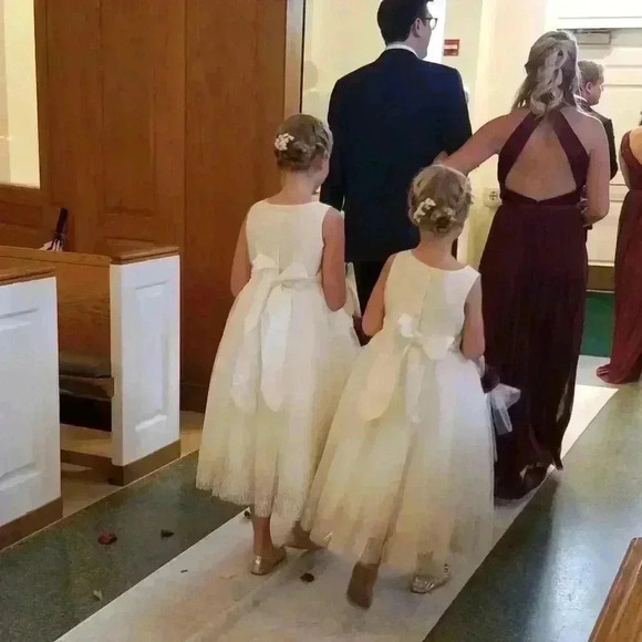 David’s Bridal Girls Size 7 Sleeveless Formal Cream button in back Dress w/Bow - Picture 12 of 14